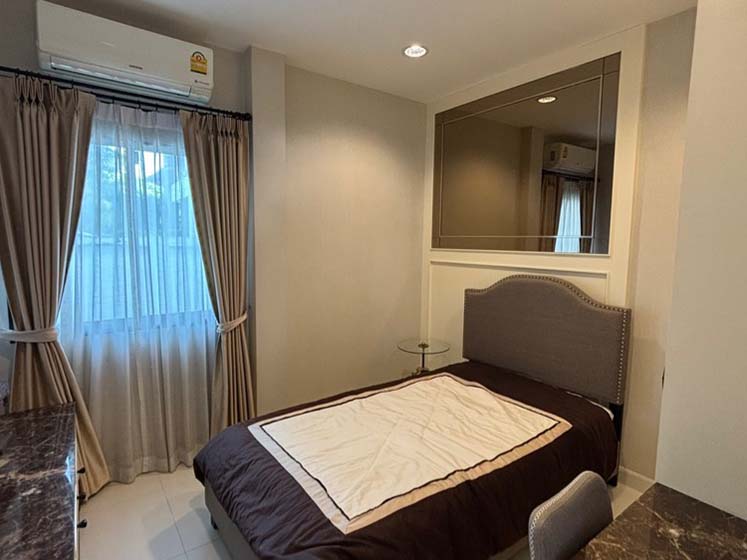 House with Shared Pool in Bangnatrad 